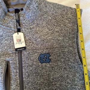 NWT JOHNNIE-O brand UNC full zip sweater zip VEST. Adult  SMALL. Gray Heather.